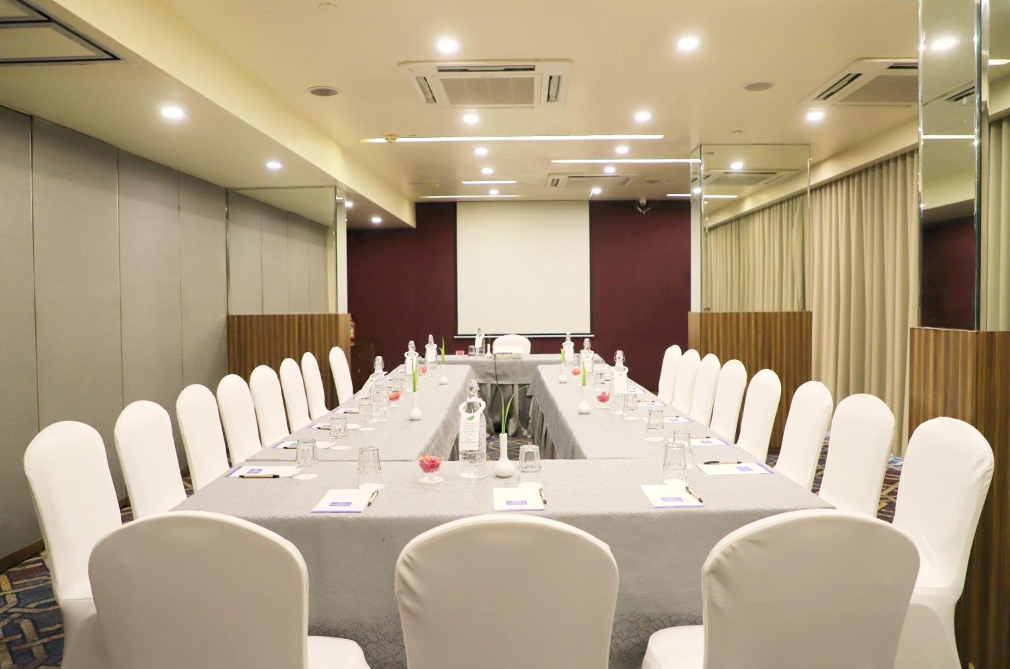 Marasa Sarovar Portico -Rajkot Exterior photo